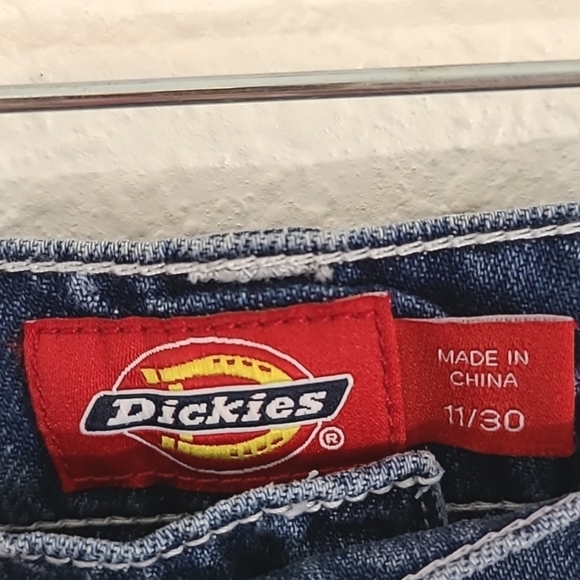 *NWT* DICKIES Stars & Stripes Print 5-Pocket Shorts, size 11/30 - Picture 4 of 7